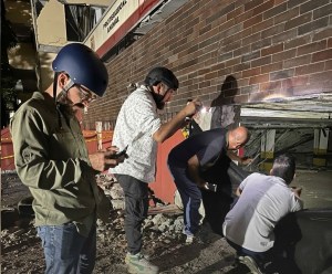 Buscan rescatar a un gato atrapado antes de la demolición de un edificio en Cali
