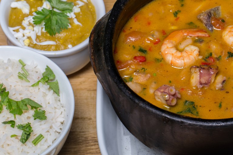 Cazuela de mariscos: receta casera fácil y cremosa