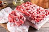 ¿Es malo congelar la carne después de haberla descongelado?