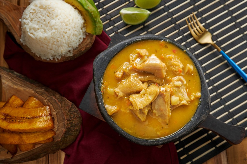 Este sancocho inspirado en el mondongo te sorprenderá, añade mazorca para disfrutar.