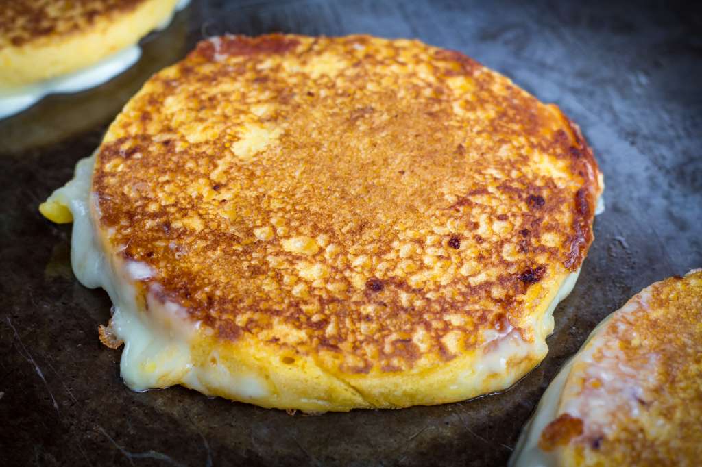 Esta arepa de choclo es una de las recetas con más tradición de Colombia.