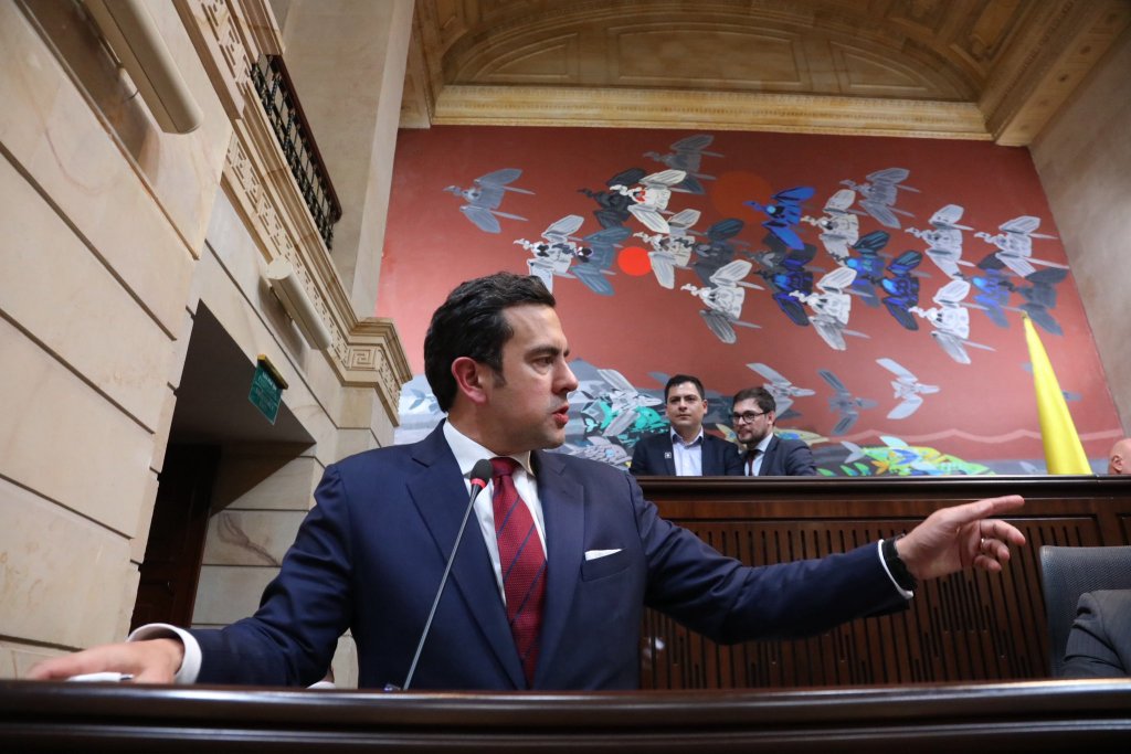 El ministro del Interior, Rodrigo Lara, estuvo en la votación del monto del presupuesto de este lunes.
