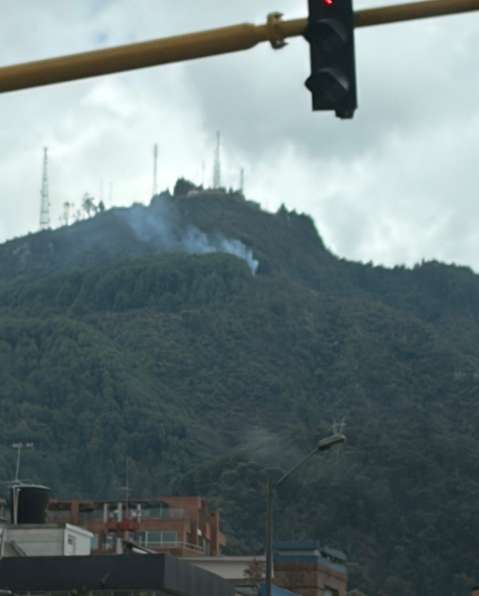 Incendio en los Cerros Orientales fue controlado tras operativo en Las Moyas
