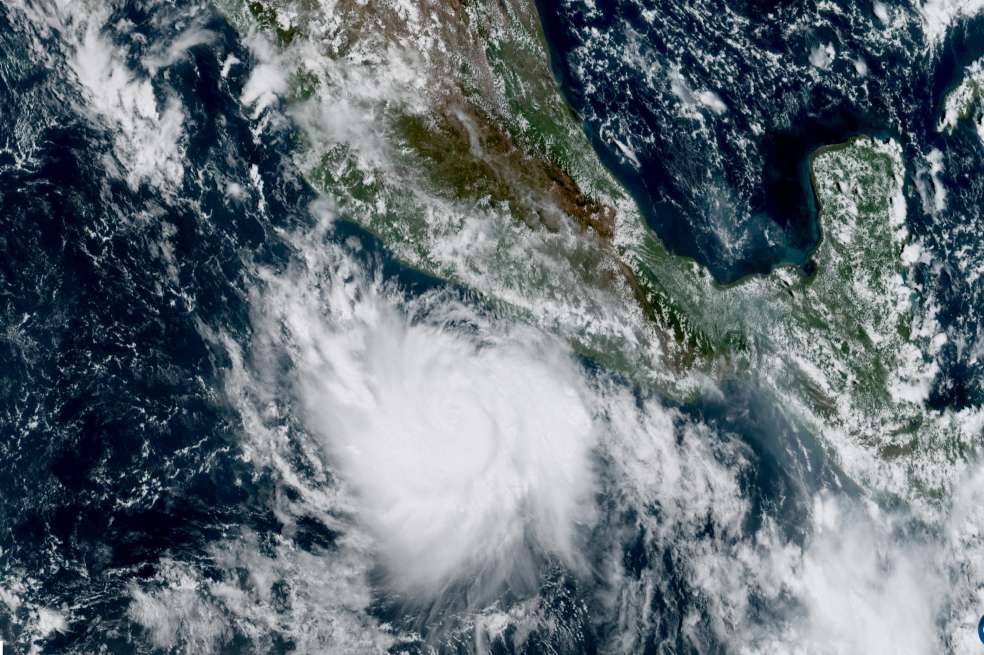 El huracán Polo, de acuerdo con los cálculos de los meteorólogos, alcanzó la categoría 5 en menos de 36 horas.