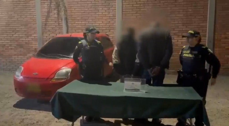 Robaron un carro a mano armada en Ciudad Bolívar y cayeron en un parqueadero de Bosa