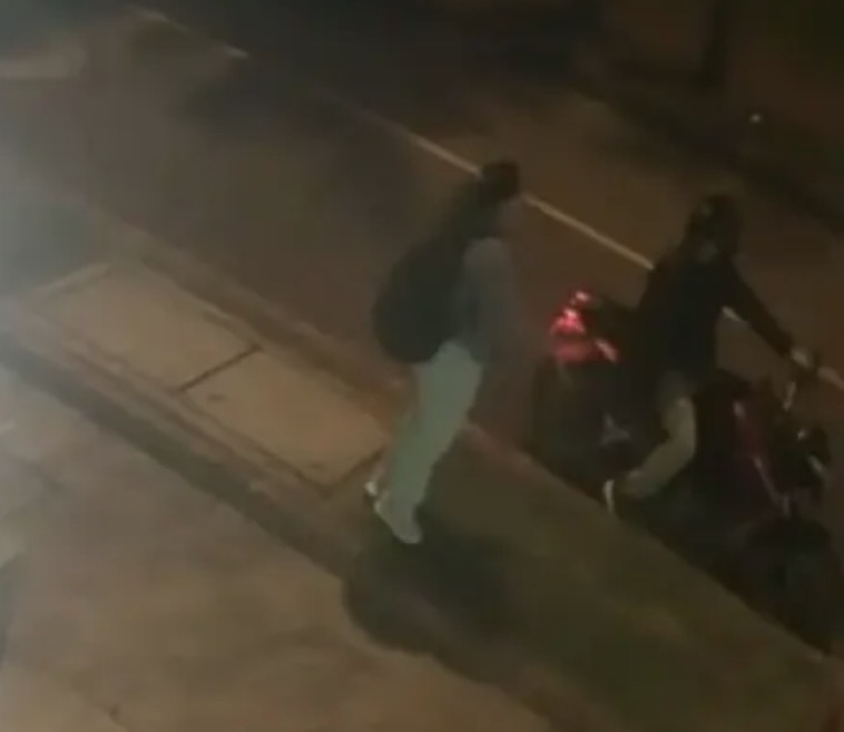 La comunidad recopiló grabaciones de varios episodios para que la Policía establezca si el mismo motociclista cometió los hurtos.