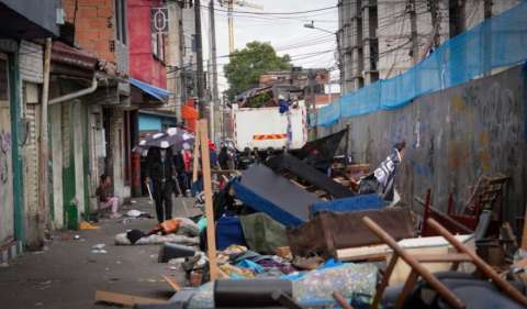 Operativo en San Bernardo: despejan la calle tercera e incautan más de 100 armas blancas