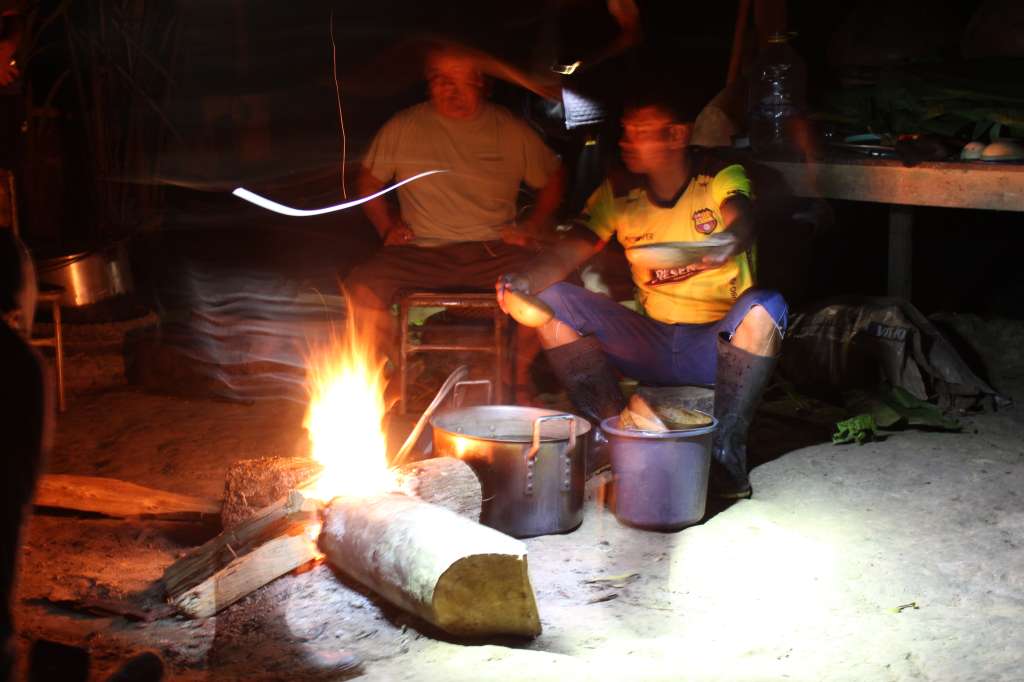 Gerardo y José Gualinga, del pueblo originario kichwa de Sarayaku, nos introducen al Kawsak Sacha, la Selva Viviente.