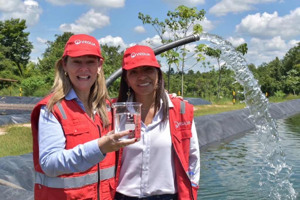 Judith Buelvas, CEO de Veolia en Colombia e Ismaris Ortiz, Gerente de la Compañía en Santander y Cesar.