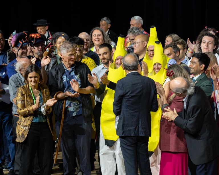 Cómo sonarse la nariz y otros ganadores de los Ig Nobel, que premia la ciencia divertida