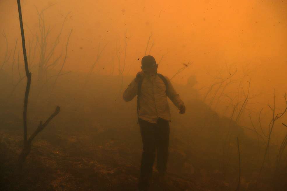 De acuerdo con las autoridades, el incendio en Villa de Leyva, hasta el momento, ha quemado más de 300 hectáreas.