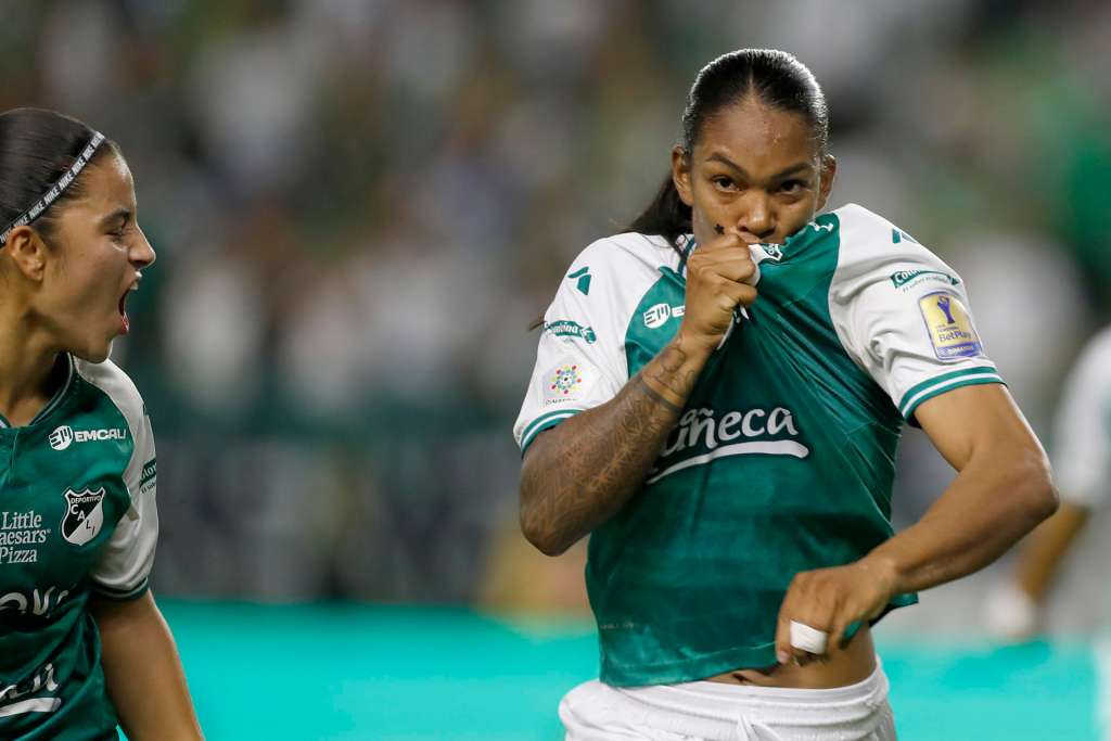 GR6011. CALI (COLOMBIA), 26/09/2026.- Melanin Aponzá de Cali celebra un gol este sábado, durante el partido de vuelta de la final de la Liga Profesional Femenina de Colombia entre Deportivo Cali e Independiente Santa Fe en el estadio Deportivo Cali en Cali (Colombia). EFE/ Ernesto Guzmán