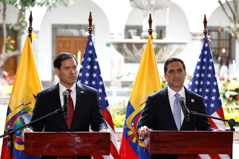 Rubio inicia su visita a Ecuador con una condecoración de Daniel Noboa