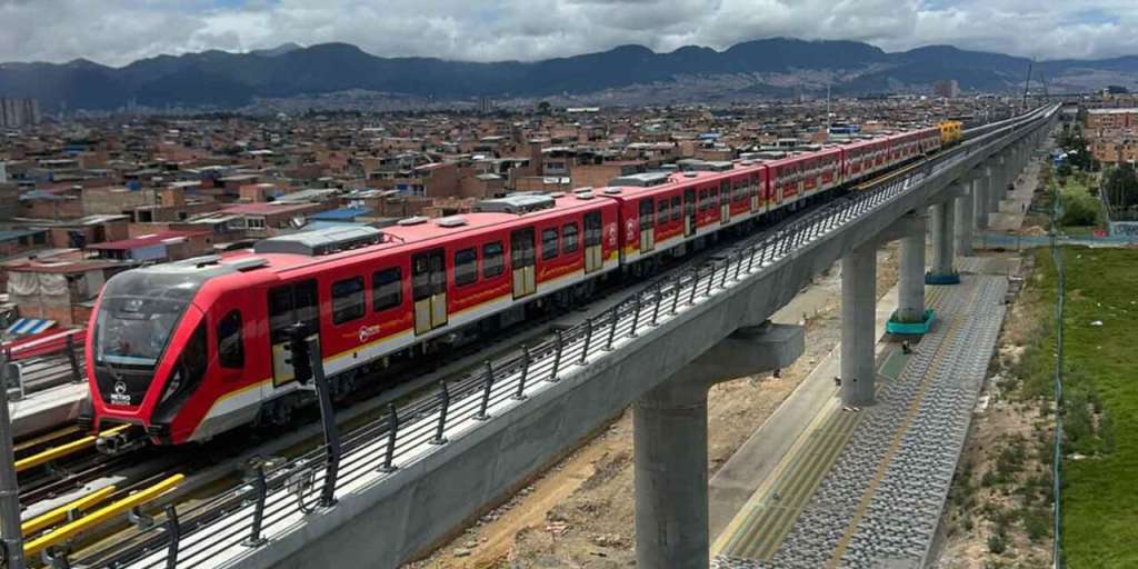 Los trenes del metro realizan pruebas en los primeros seis kilómetros de viaducto.