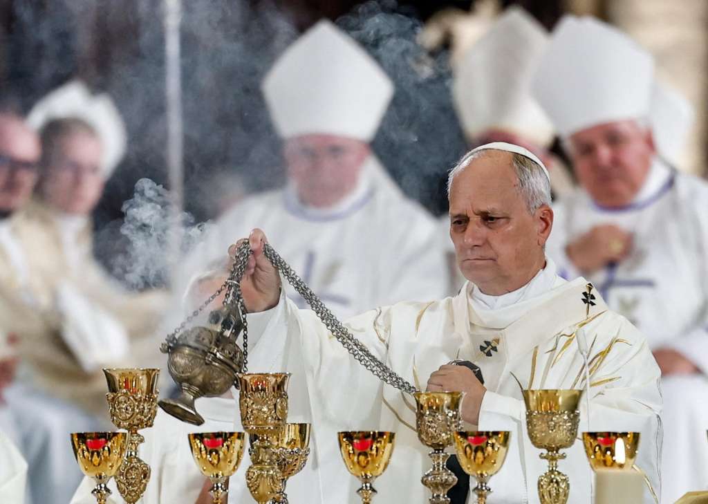 Metz (France), 28/09/2026.- Pope Leo XIV celebrates Mass at the Saint-Etienne Cathedral in Metz, France, 28 September 2026. The Pontiff arrived in Metz on the last day of his four-day visit to France. (Papa, Francia) EFE/EPA/BENOIT TESSIER / POOL MAXPPP OUT