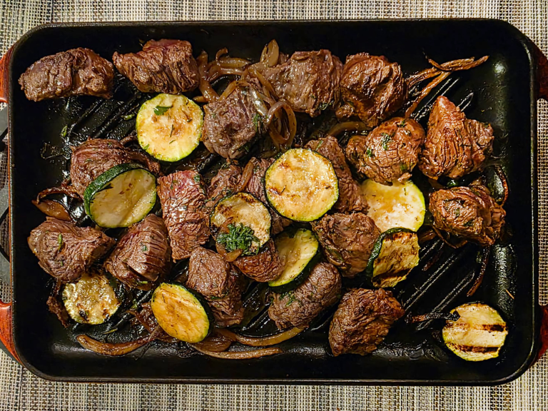 Puntas de lomo salteadas con cebolla y zucchini fácil