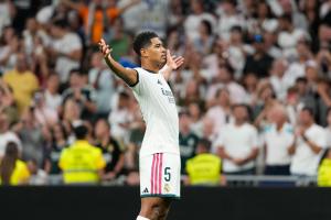 Real Madrid volvió a la victoria en la Liga de España y le respira en la nuca al Barcelona