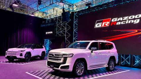 Toyota amplía su oferta híbrida con las nuevas RAV4 PHEV y Land Cruiser 300 HEV