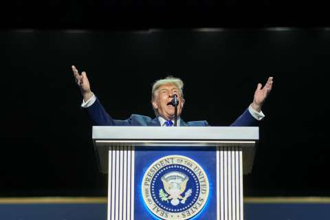 Promesa de Trump de USD 5.000 a cada estadounidense: ¿es legal y de dónde saldría el dinero?