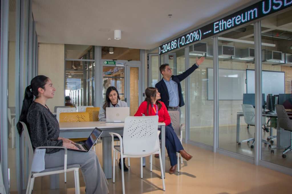 Fortalecer las capacidades de los equipos también es parte del reto de mejorar la productividad empresarial.