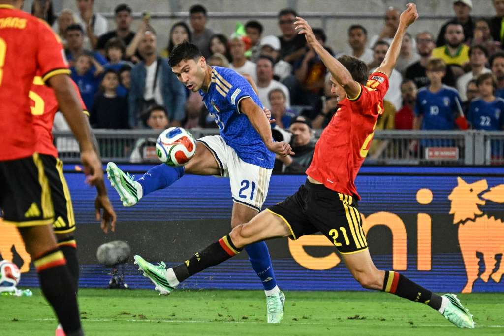 Rome (Italy), 25/09/2026.- Italy’s Nicololo' Cambiaghi (L) in action against Belgium's Timothy Castagne (R) during the UEFA Nations League match Italy against Belgium in Rome, Italy, 25 September 2026. (Bélgica, Italia, Roma) EFE/EPA/Riccardo Antimiani