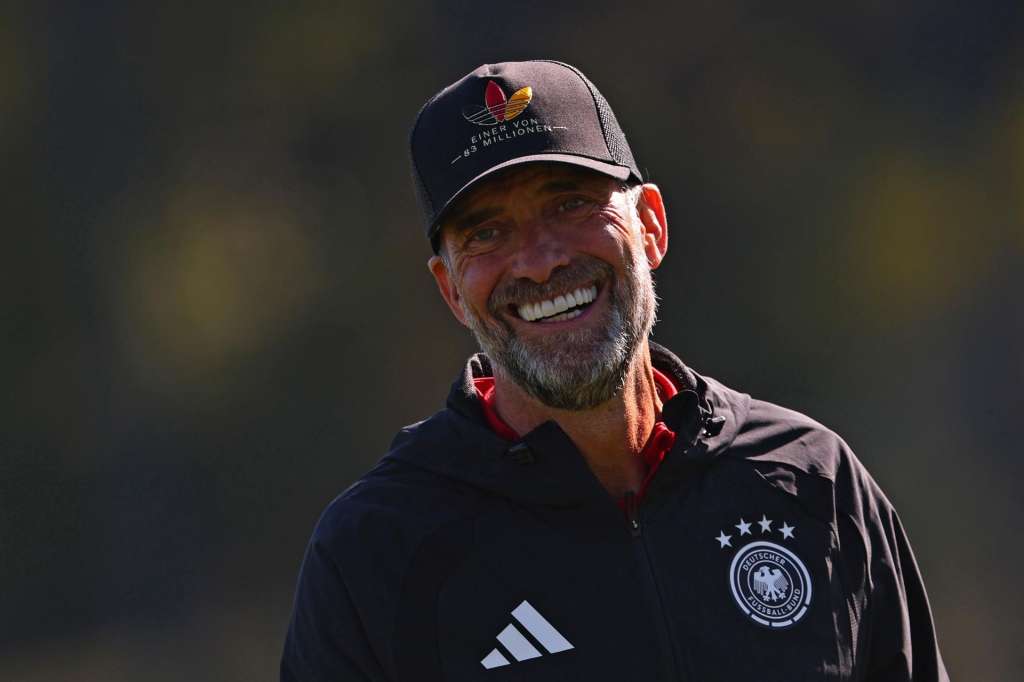 HERZOGENAURACH (Germany), 23/09/2026.- Germany's head coach Juergen Klopp smiles at a training session in Herzogenaurach, Germany, 23 September 2026. The German national soccer team will play the UEFA Nations League match against Netherlands on 24 September in Amsterdam. (Alemania, Países Bajos; Holanda) EFE/EPA/ANNA SZILAGYI