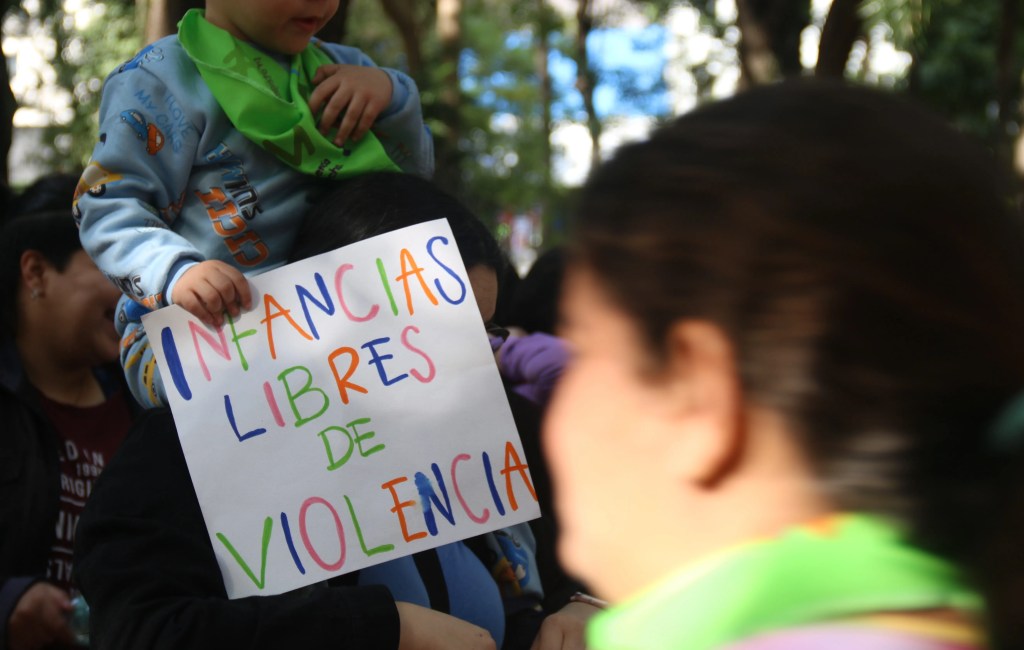 La protección de las infancias y adolescencias también abarca los entornos digitales.