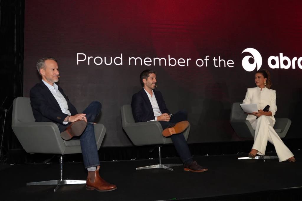 Adrián Neuhauser, CEO de Grupo Abra, y Gabriel Oliva, presidente de Avianca, durante el lanzamiento de la nueva propuesta premium de la aerolínea.