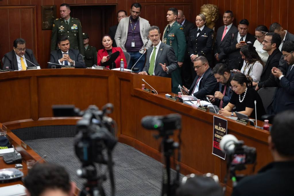El canciller Omar Bula defendió la relación con Israel ante la Comisión Segunda del Senado.
