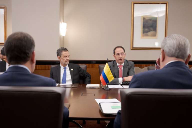 Colombia rompe relaciones con Irán
