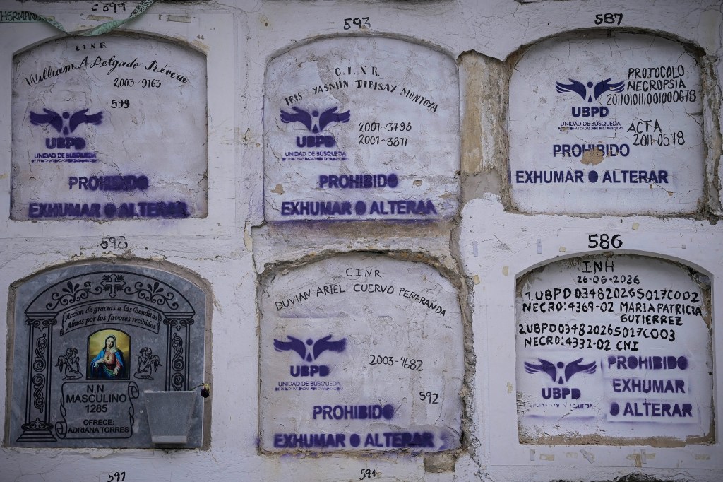 En el Cementerio Sur hay algunas bóvedas colectivas donde reposan los restos de personas sin identificar.