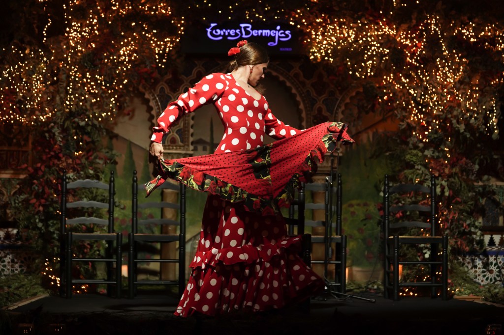 El flamenco es una de las expresiones culturales que los viajeros pueden disfrutar durante su visita a Madrid.