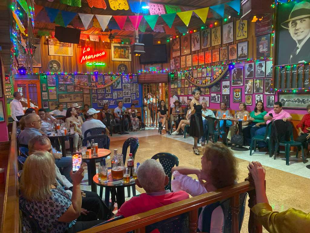 La Matraca, fundada hace 59 años como una tienda familiar en el barrio Obrero, se convirtió con el tiempo en uno de los salones de baile más representativos de la ciudad.
