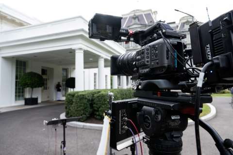 Canales de TV en EE. UU. suspenden cobertura de Trump en solidaridad con CNN