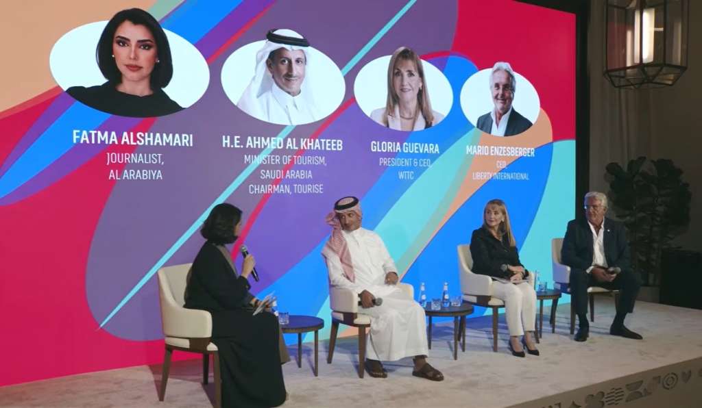 Rueda de prensa de lanzamiento de Tourise 2027. Ahmed Al Khateeb, ministro de Turismo de Arabia Saudita y presidente de Tourise; Gloria Guevara, presidenta y CEO del Consejo Mundial de Viajes y Turismo (WTTC), y Mario Enzesberger, CEO de Liberty International Tourism Group.