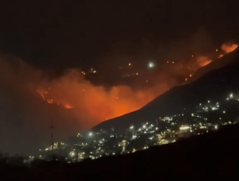 Incendio en cerros de Alto Menga (Cali) deja cinco viviendas afectadas y dos heridos
