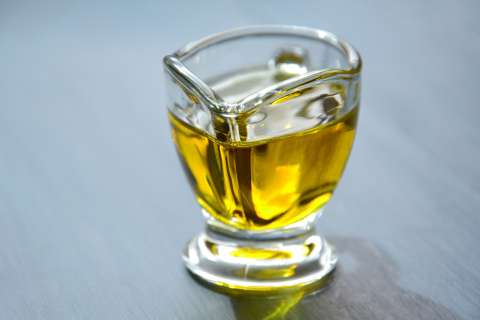 ¿Se puede cocinar con aceite de oliva? Esto es lo que le hace a tu colesterol