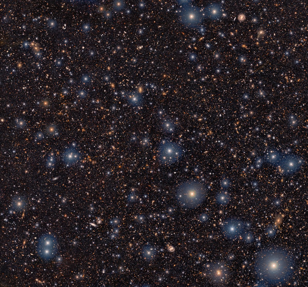En esta imagen se aprecia el protosupercúmulo de galaxias recién descubierto denominado COSMOS-z3.1-A.