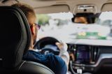 ¿Cómo funciona el retrovisor digital de un carro? Estas son sus ventajas y desventajas