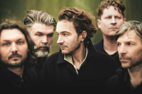 “Creer en los demás es una ruta espiritual”: Editors debuta en nuestra “iglesia del rock”