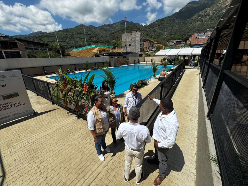 La obra nació del diálogo y el trabajo conjunto entre la comunidad, mineros formalizados, autoridades locales y departamentales, Aris Mining, su Fundación y otros actores locales.