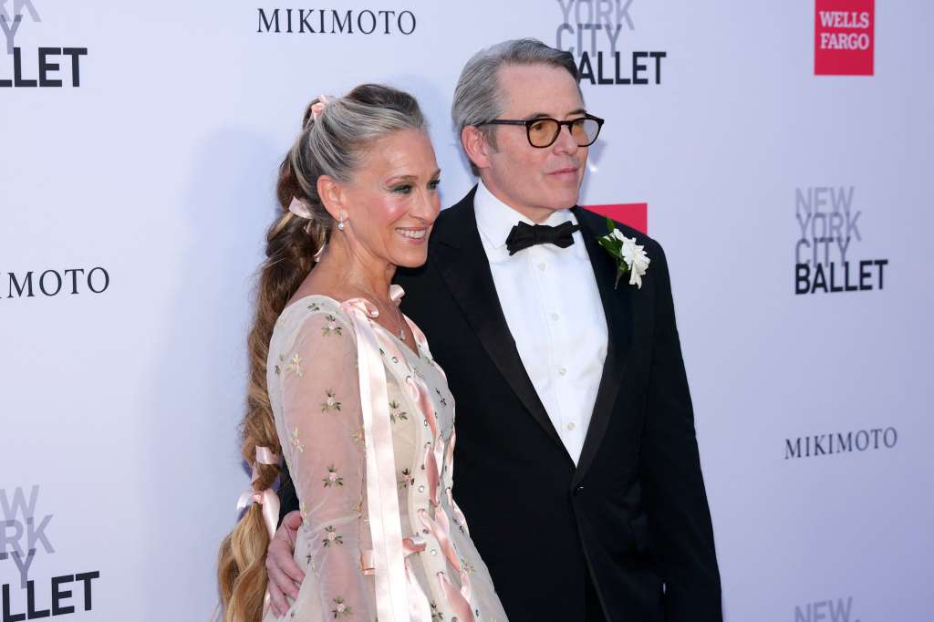 Sarah Jessica Parker y Matthew Broderick asisten a la Gala de Moda de Otoño 2026 del New York City Ballet en el Teatro David H. Koch, del Lincoln Center, el 1 de octubre de 2026 en la ciudad de Nueva York. / Dimitrios Kambouris/Getty Images/AFP