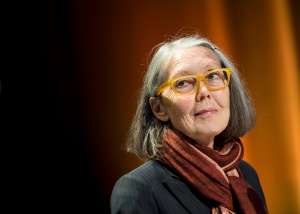 Anne Carson, la nobel de literatura que vio en los clásicos una reinvención de la escritura