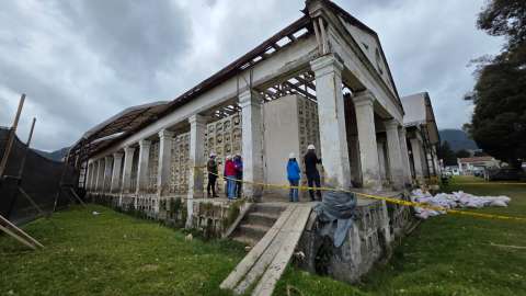 Bogotá desmonta los frontones de "La vida es sagrada" para restaurar Los Columbarios