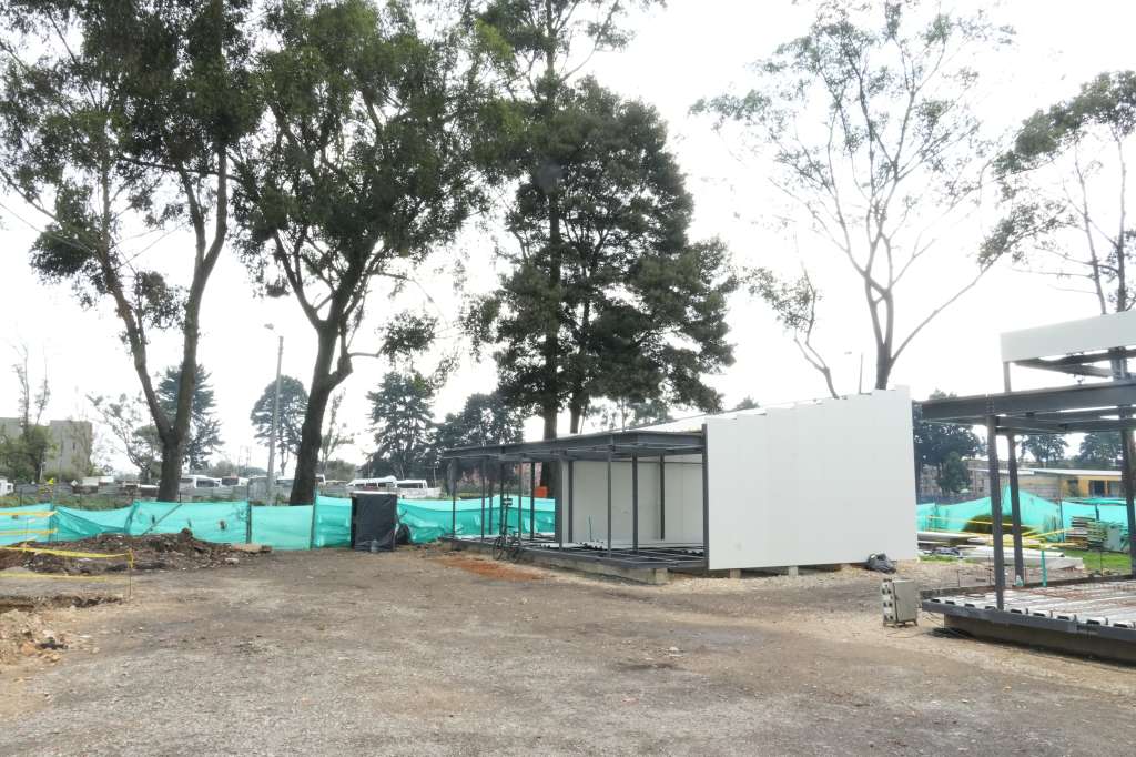 Estructuras modulares en construcción del Multicampus Universitario de Suba, en Bogotá.