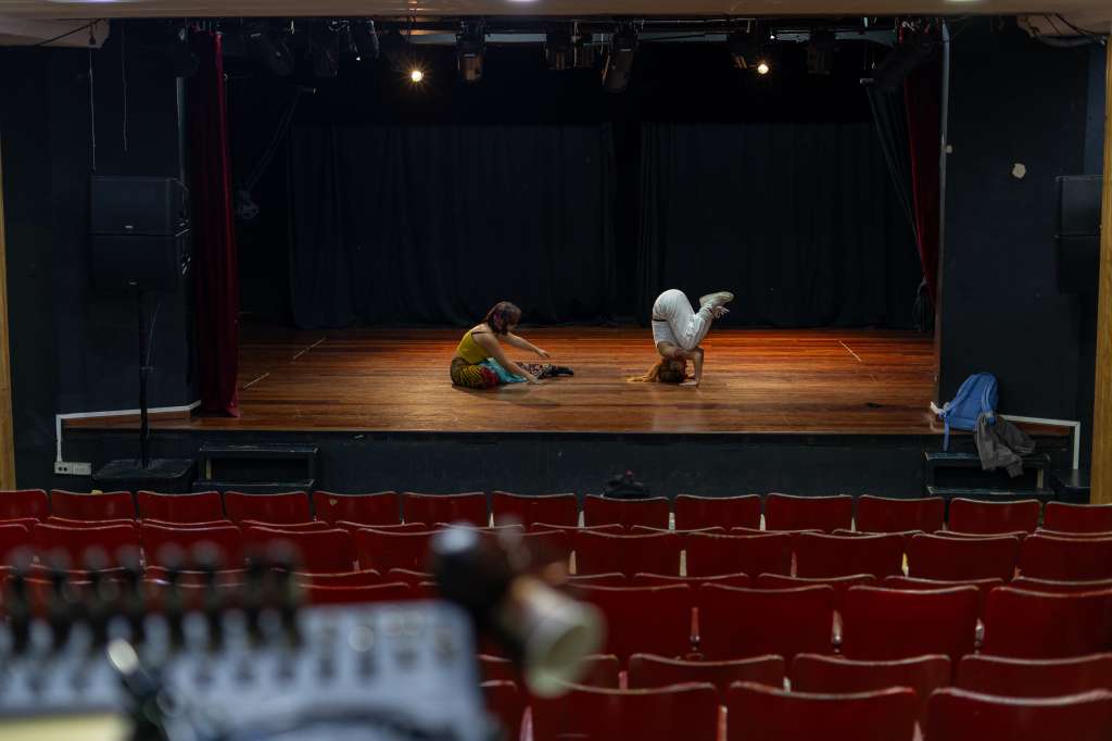 Teatro Luis Enrique Osorio de la Universidad Distrital ubicado en uno de los túneles; allí los estudiantes toman sus clases de teatro.