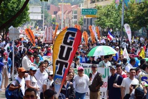 Sindicato de la CUT se divide por mayorías a favor de gobierno De la Espriella
