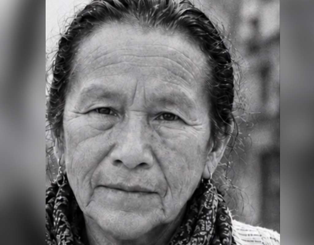 Durante décadas gestionó mejoras de vivienda, servicios públicos y ayudas para familias vulnerables. Hoy, su comunidad exige justicia.