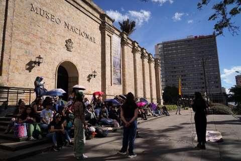 Museo Nacional: colectivos protestan con clases de derechos sexuales y reproductivos