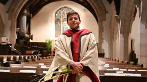 Un sacerdote trans hace historia al frente de una catedral episcopal en EE. UU.